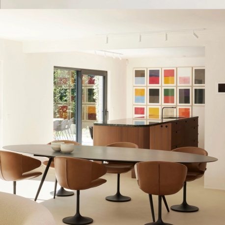 MARGUERITE ELYPS - table ovale en céramique noir