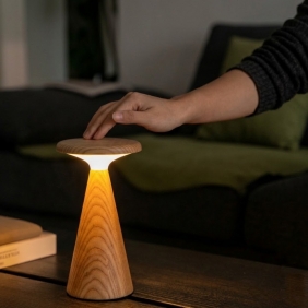 SYLVA - lampe de table tactile en frêne